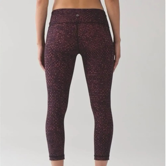 Lululemon Wunder Under III Cropped - Picture 1 of 7
